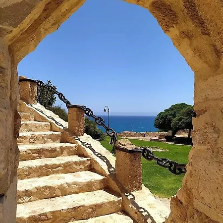 With Stunning Sea Views, Just One Street From The Pensjonat